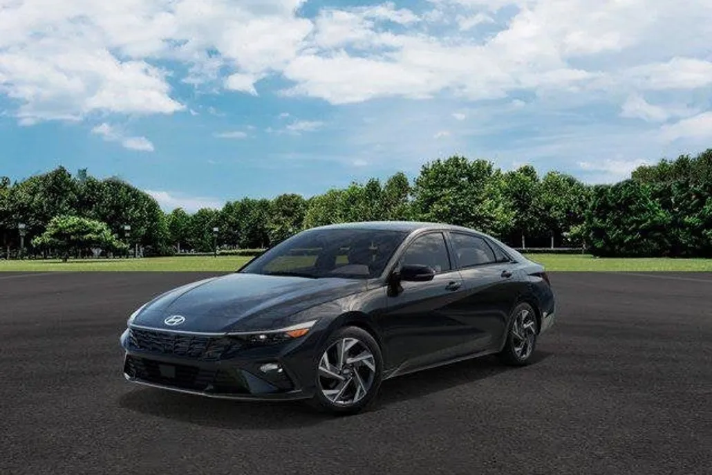 2025 Hyundai Elantra SEL Sport photo 1