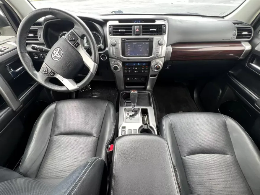 2019 Toyota 4Runner SR5 photo 9