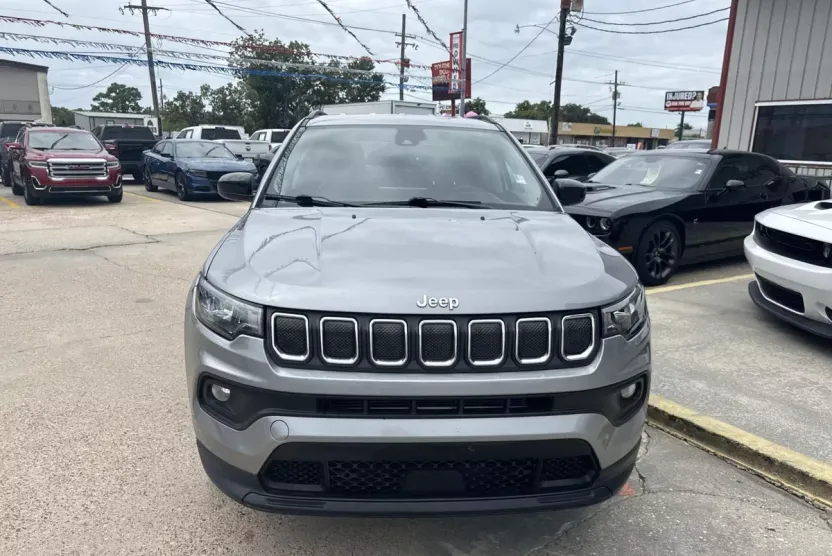 2022 Jeep Compass Latitude photo 1
