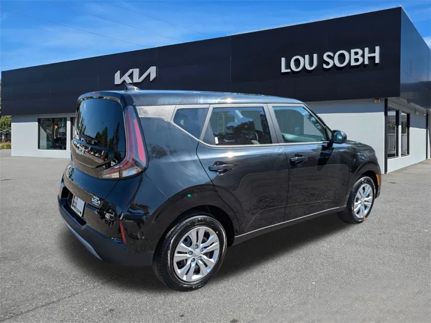 2025 Kia Soul LX photo 1