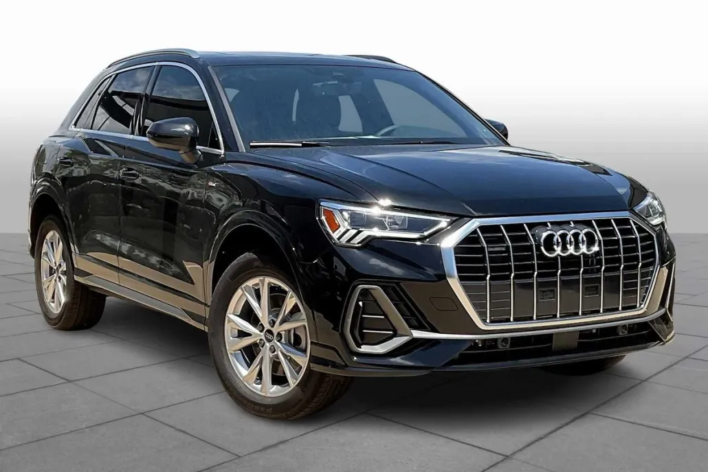 2025 Audi Q3 45 TFSI S line Premium photo 1