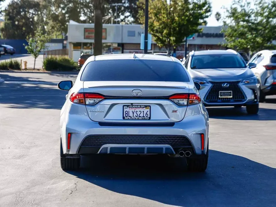 2020 Toyota Corolla SE photo 2