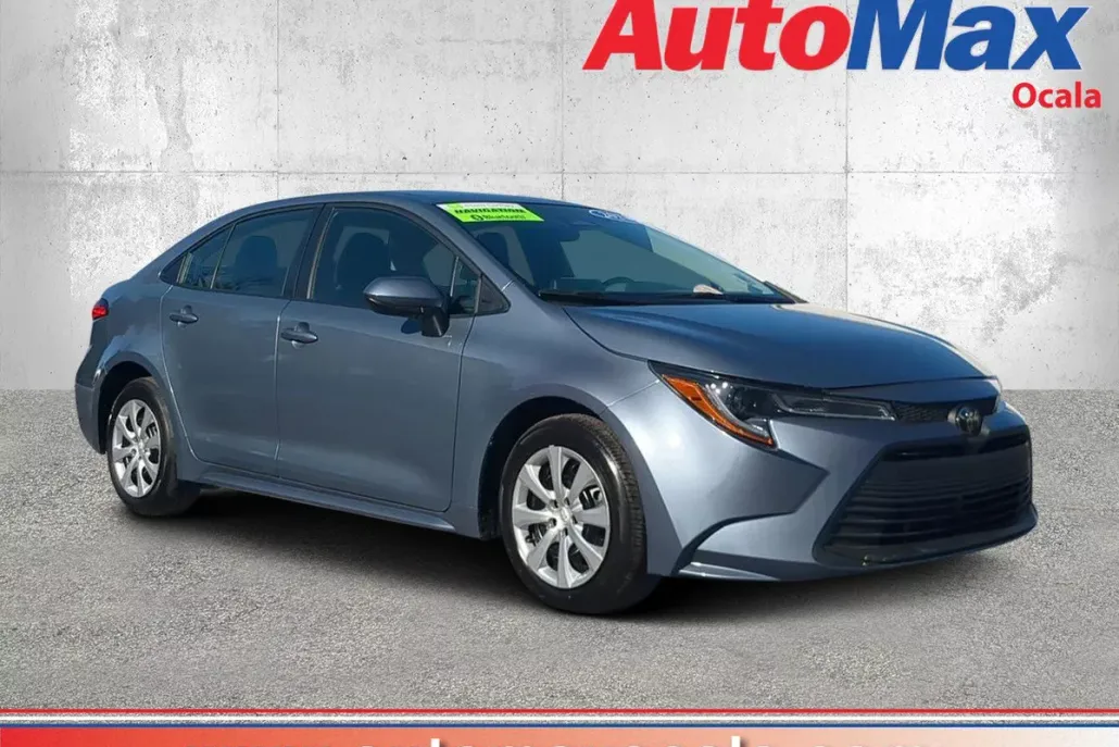 2024 Toyota Corolla LE photo 1