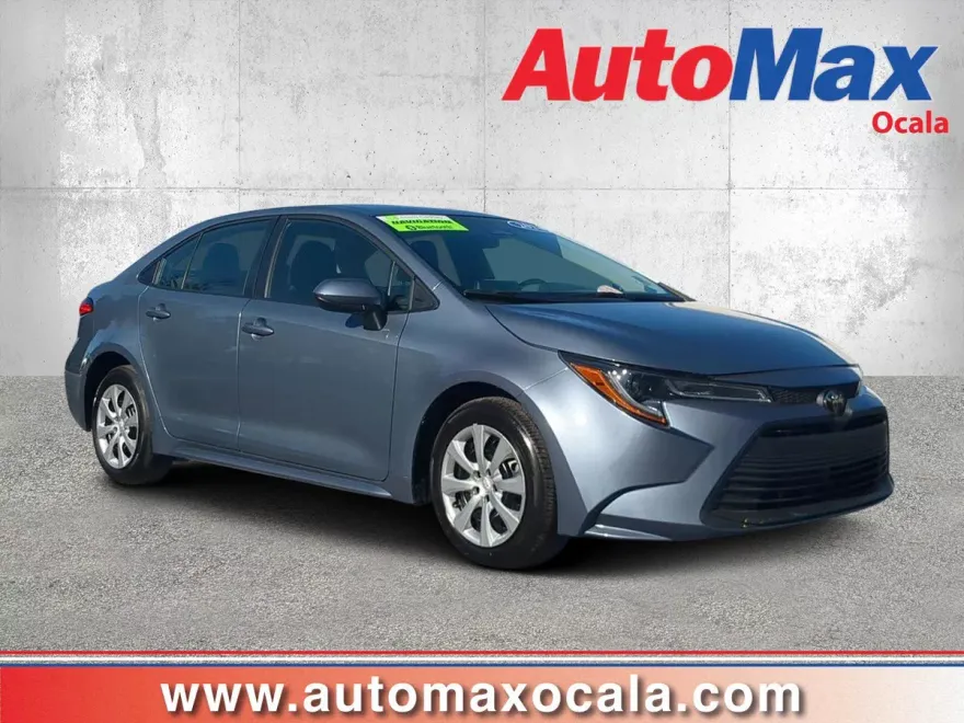 2024 Toyota Corolla LE photo 1