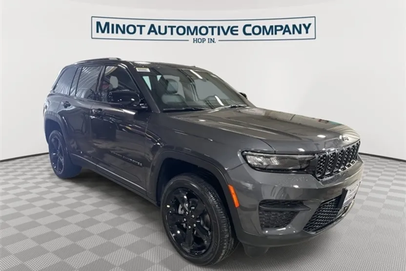 2025 Jeep Grand Cherokee Laredo Altitude photo 1