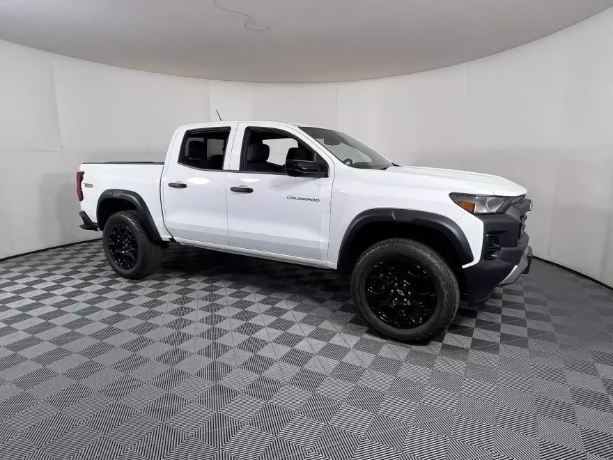 2026 Chevrolet Colorado Trail Boss photo 1