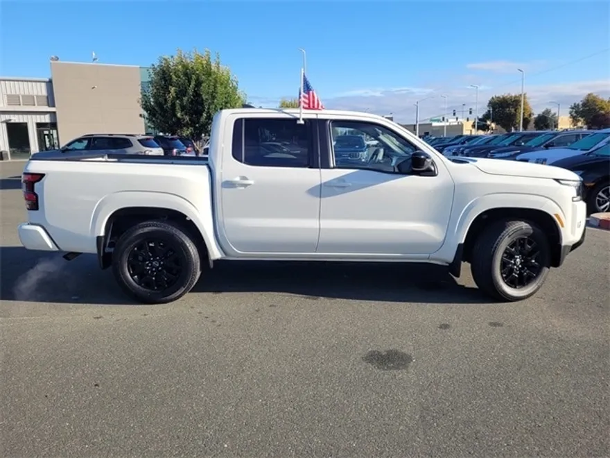 2023 Nissan Frontier SV photo 1