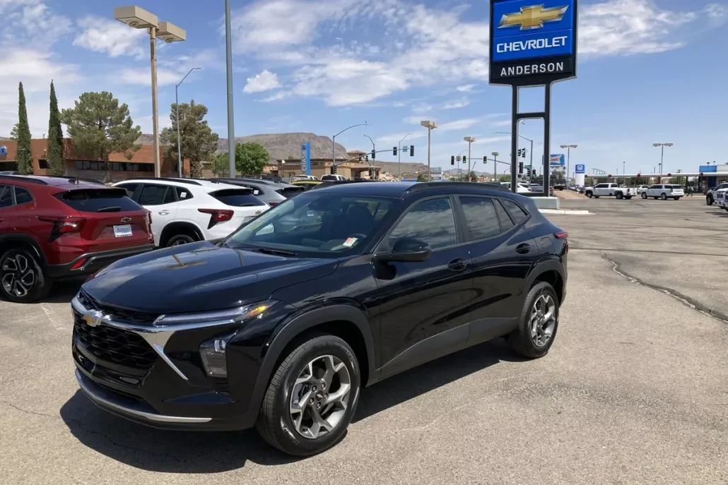 2025 Chevrolet Trax LT photo 1
