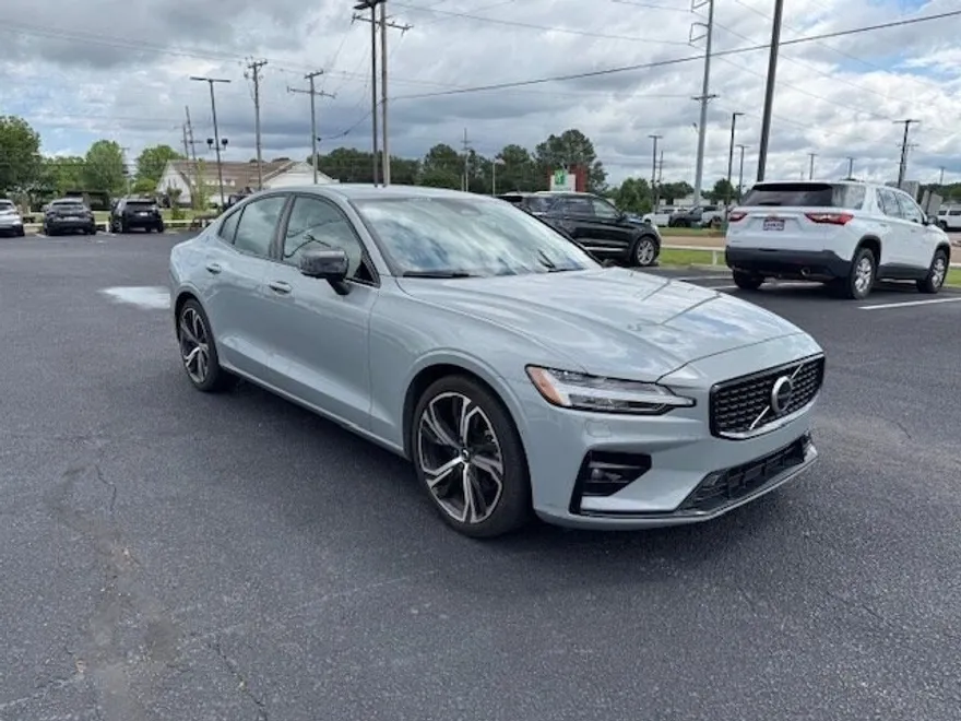 2024 Volvo S60 B5 Plus photo 1