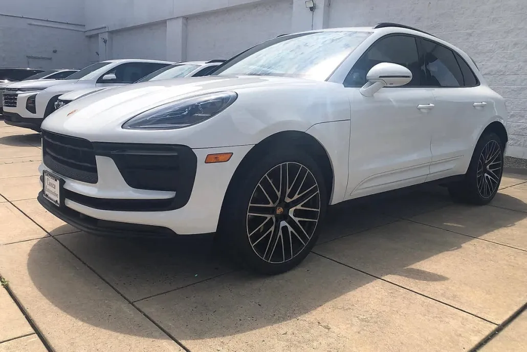 2022 Porsche Macan Base photo 1