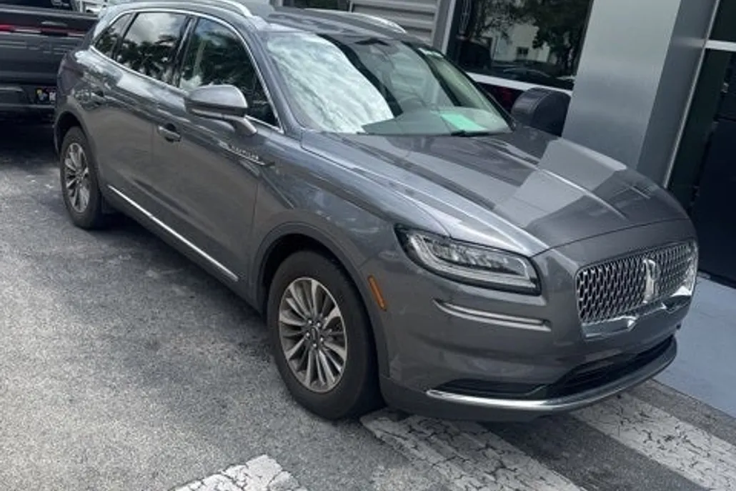 2022 Lincoln Nautilus Standard photo 1