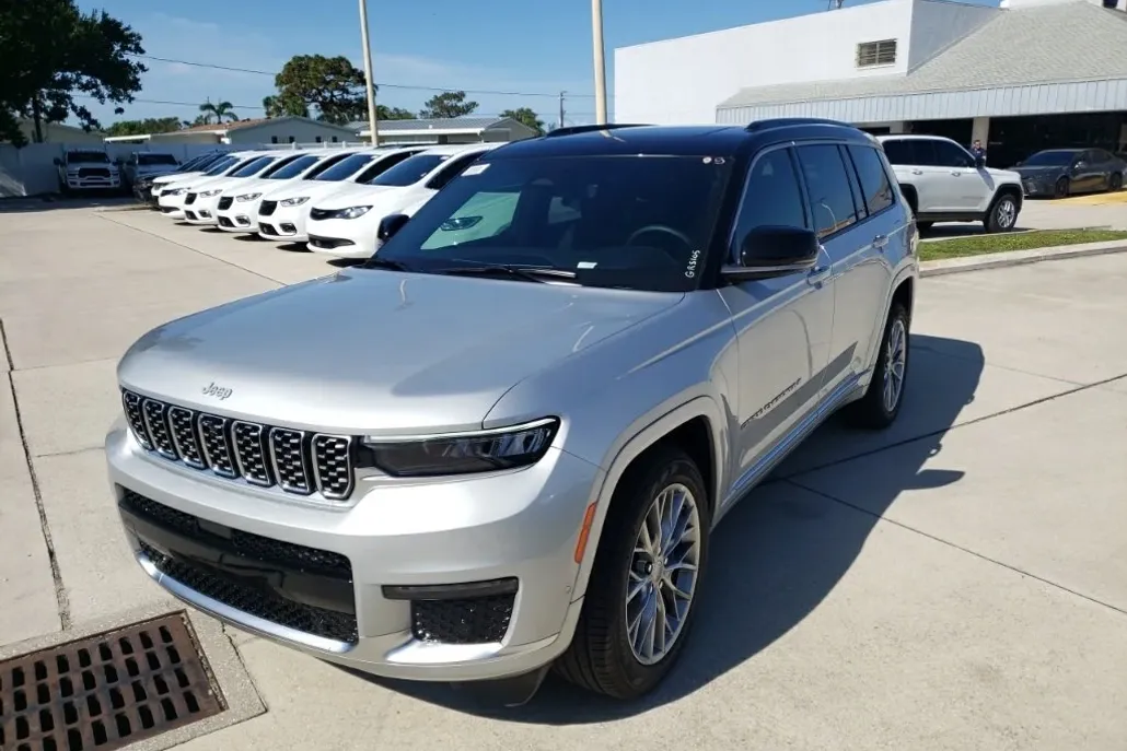 2025 Jeep Grand Cherokee L Summit photo 1