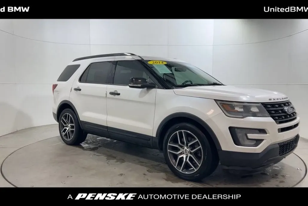 2017 Ford Explorer Sport photo 1