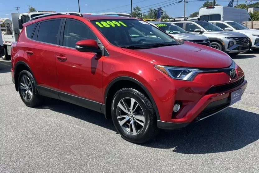 2017 Toyota RAV4 XLE photo 1