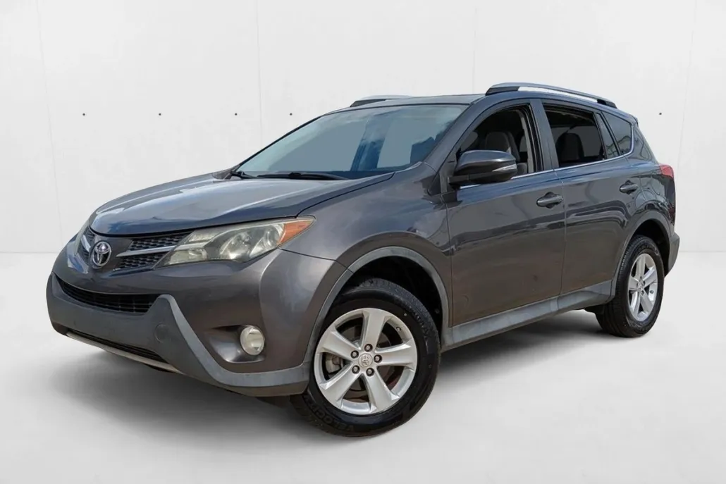 2014 Toyota RAV4 XLE photo 1