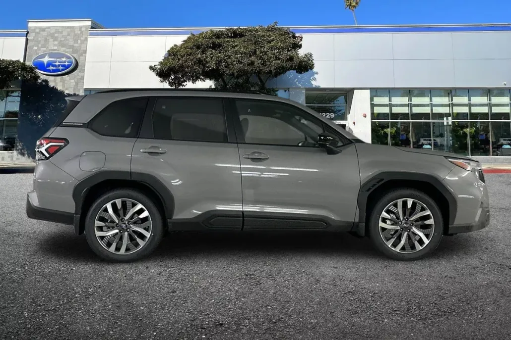 2025 Subaru Forester Touring photo 1