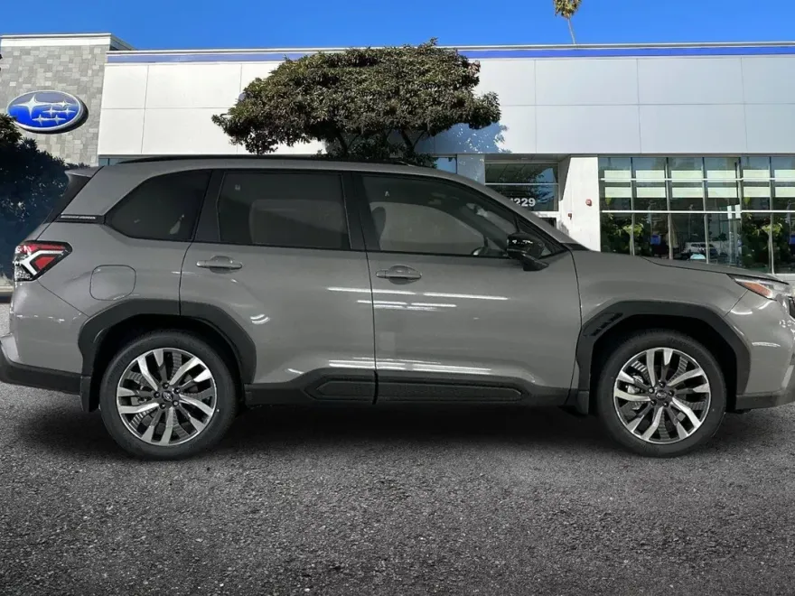 2025 Subaru Forester Touring photo 1