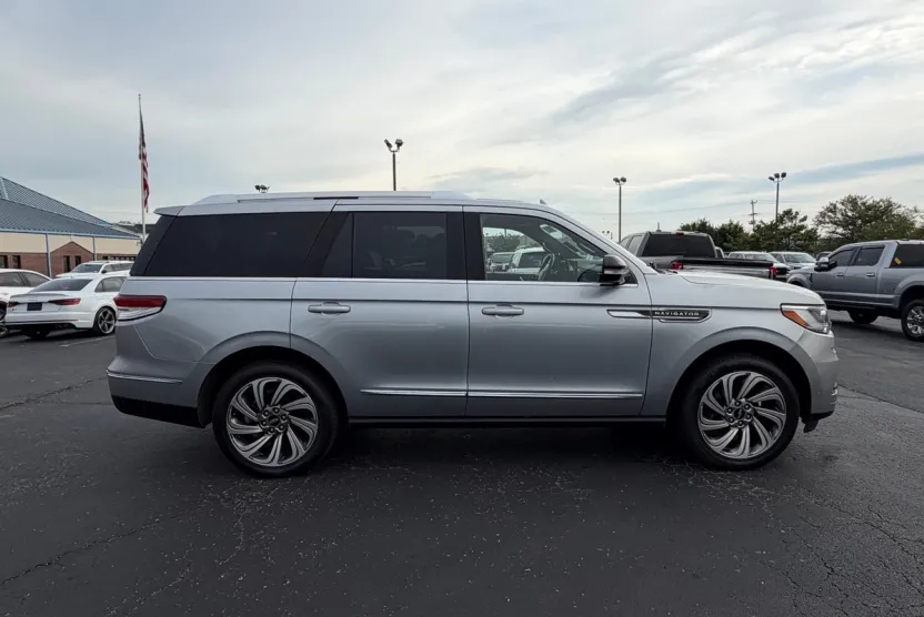 2023 Lincoln Navigator Reserve photo 1