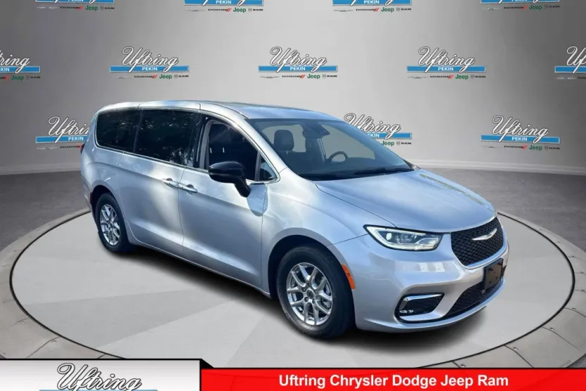 2024 Chrysler Pacifica Touring L photo 1