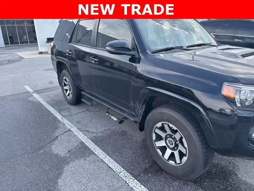 2023 Toyota 4Runner TRD Off-Road Premium photo 1