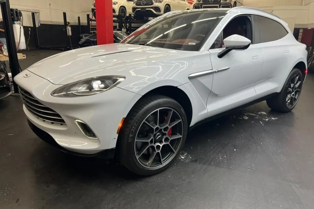 2021 Aston Martin DBX AM8 photo 1