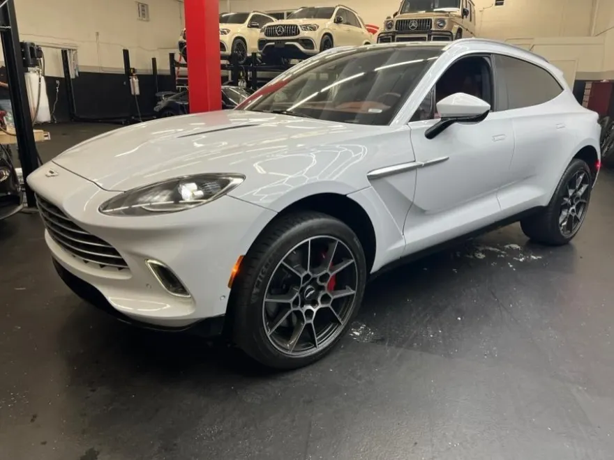 2021 Aston Martin DBX AM8 photo 1