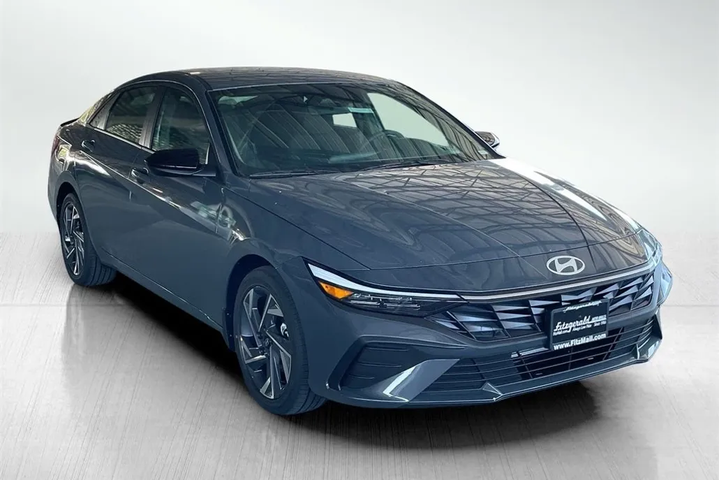 2025 Hyundai Elantra SEL Sport photo 1