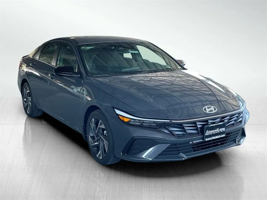 2025 Hyundai Elantra SEL Sport photo 1
