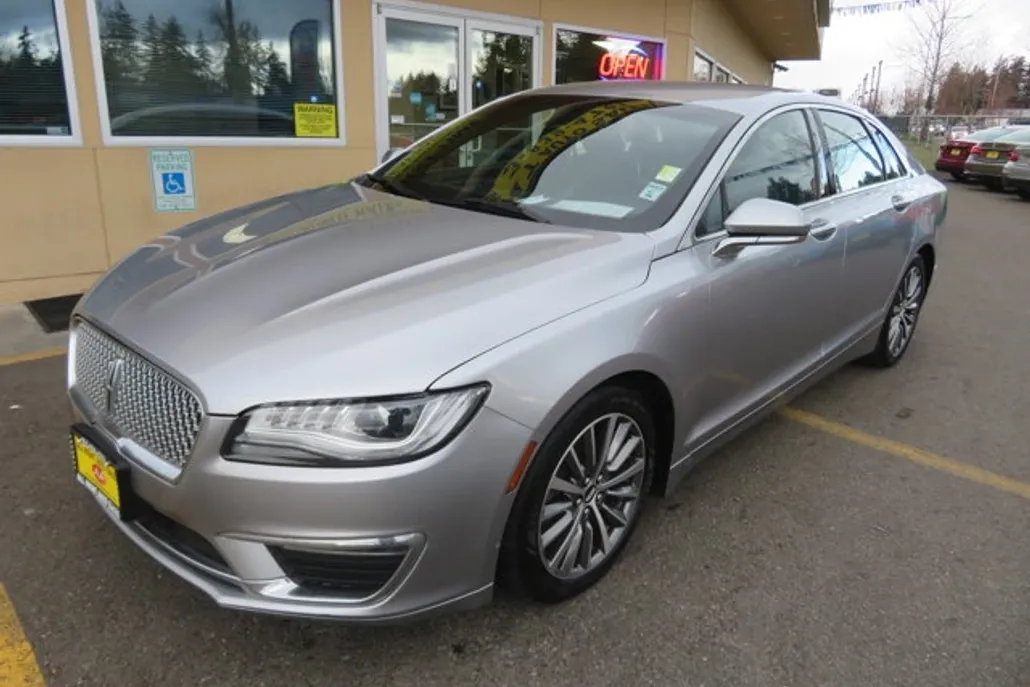 2020 Lincoln MKZ Hybrid Standard photo 1