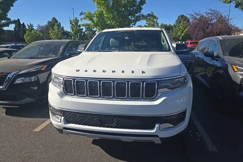 2023 Jeep Wagoneer L Series II photo 1