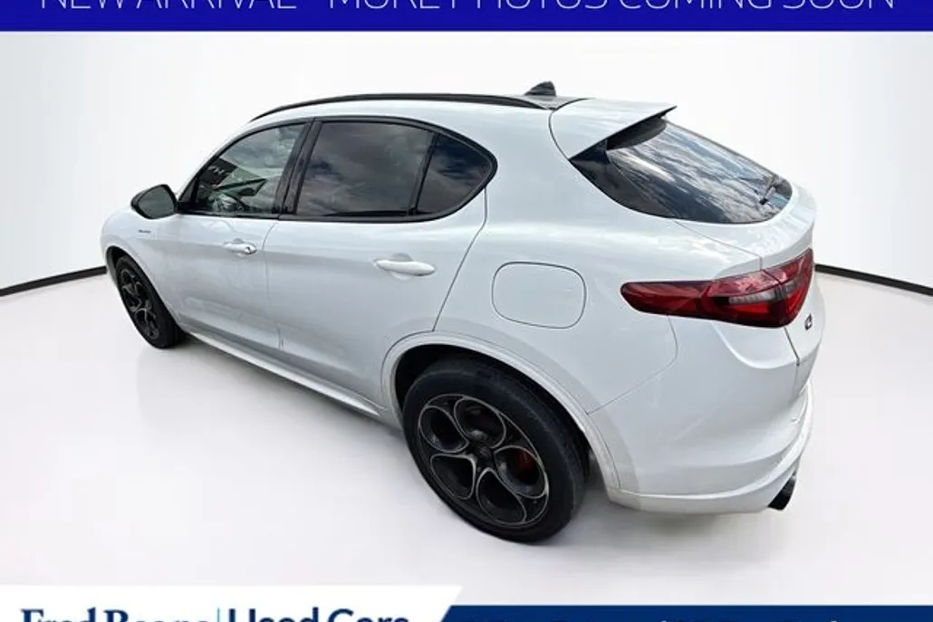 2022 Alfa Romeo Stelvio Ti photo 1