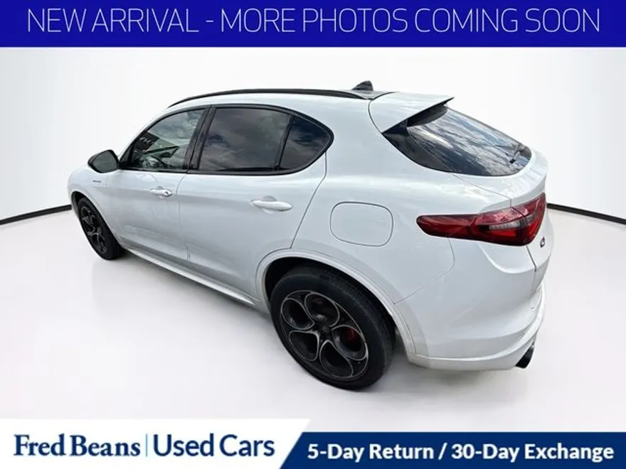2022 Alfa Romeo Stelvio Ti photo 1