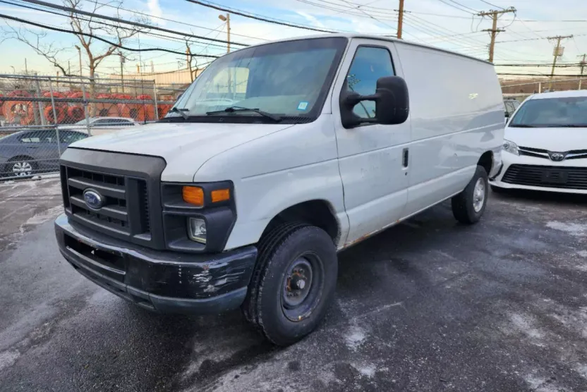 2011 Ford E-250 photo 1