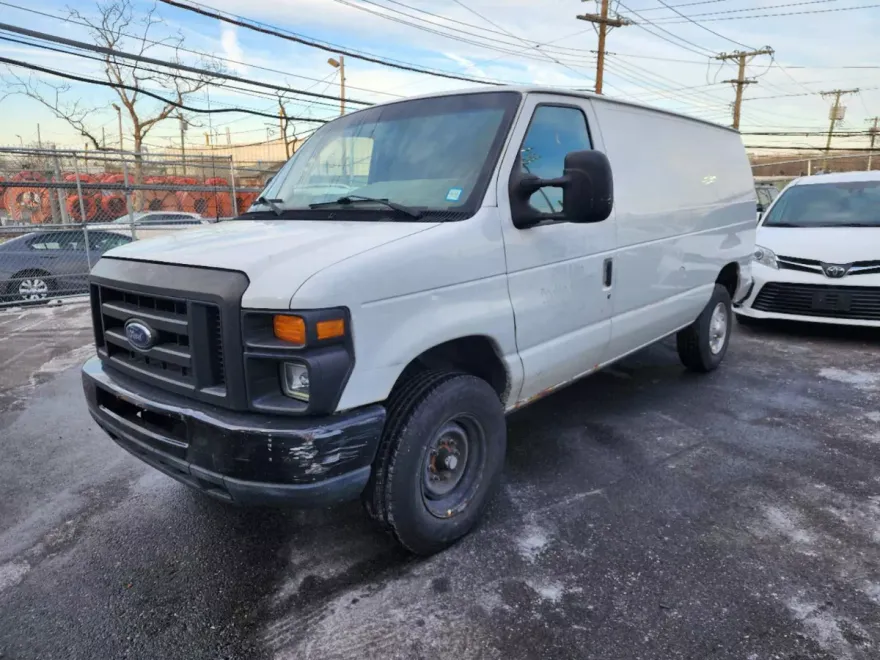 2011 Ford E-250 photo 1