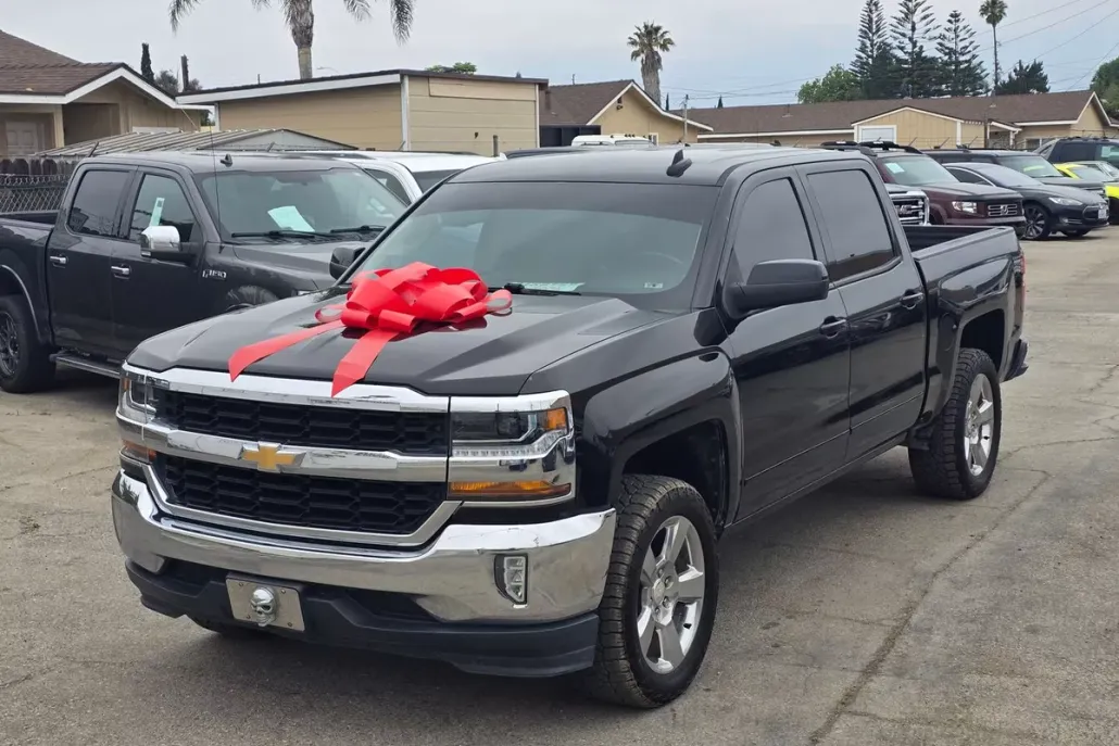 2018 Chevrolet Silverado 1500 LT photo 1