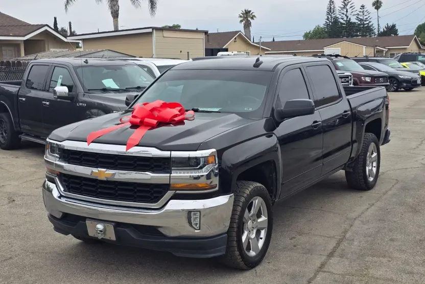 2018 Chevrolet Silverado 1500 LT photo 1