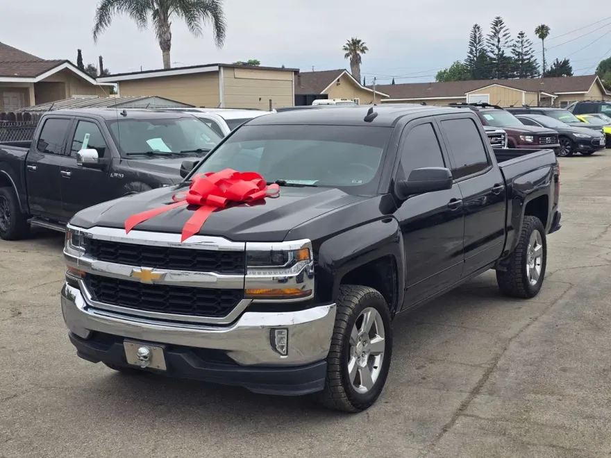 2018 Chevrolet Silverado 1500 LT photo 1