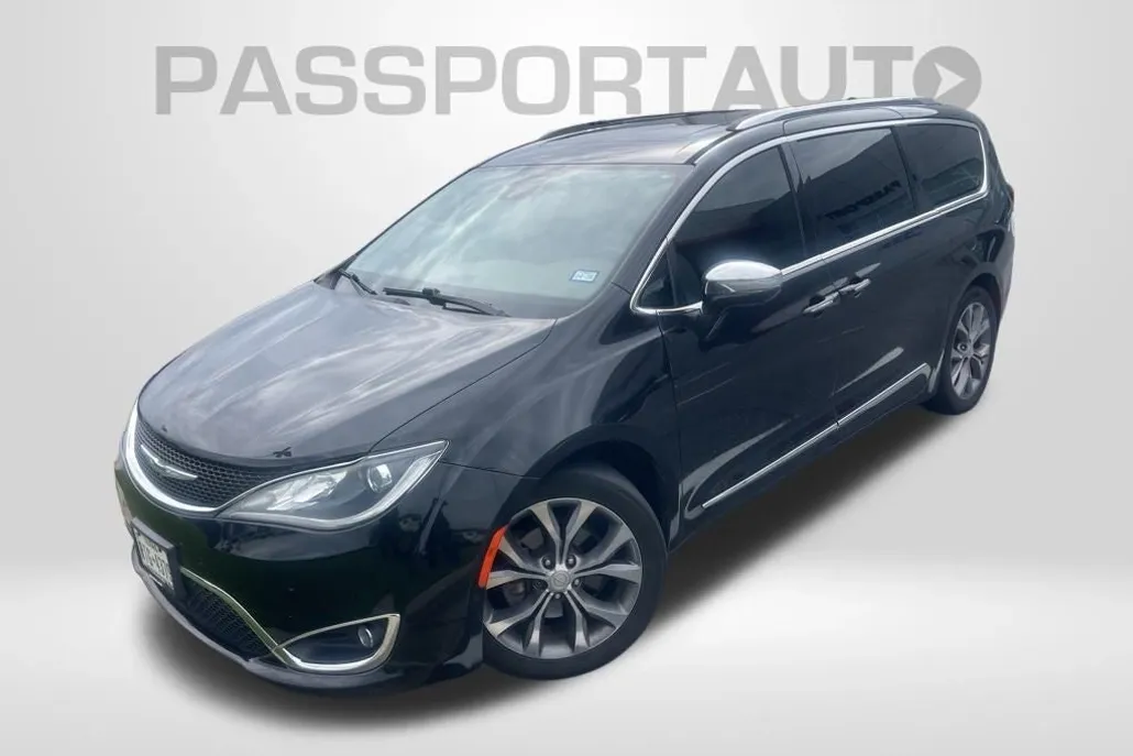 2019 Chrysler Pacifica Limited photo 1