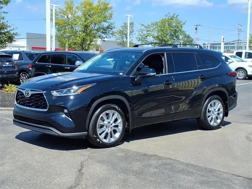 2023 Toyota Highlander Limited photo 1