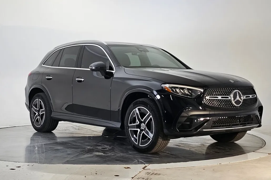 2024 Mercedes Benz GLC 300 4MATIC photo 1