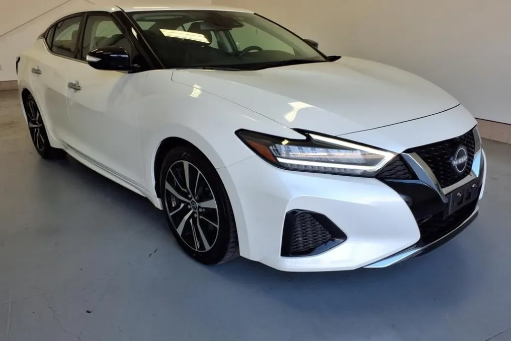2023 Nissan Maxima SV photo 1
