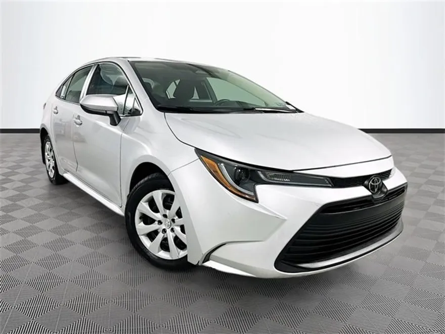2024 Toyota Corolla LE photo 1