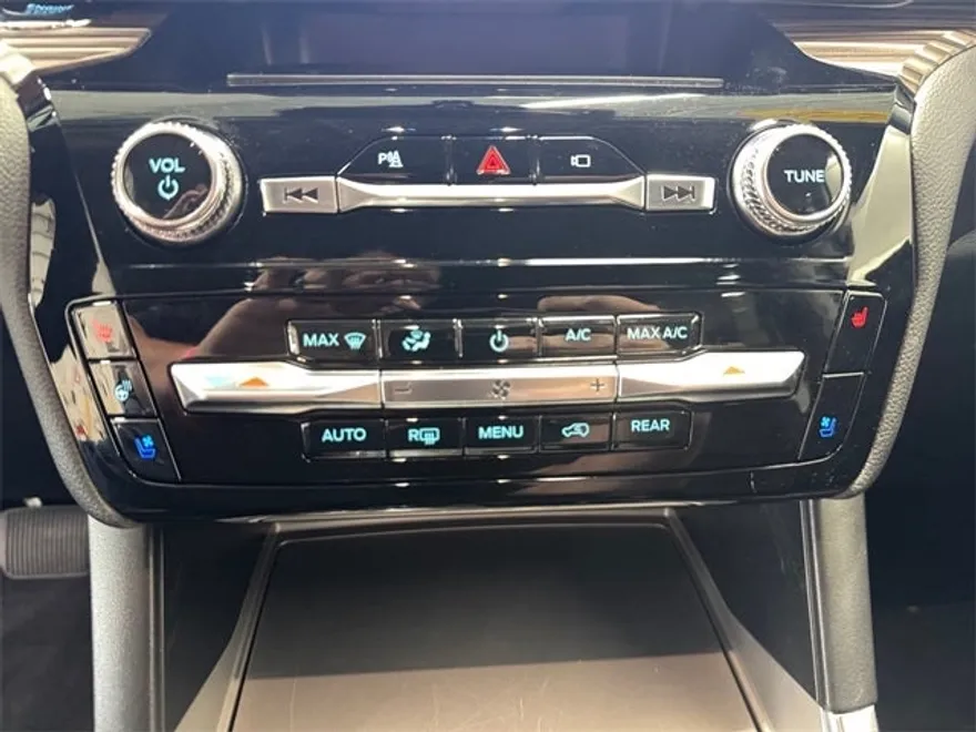 2022 Ford Explorer Limited Hybrid photo 1