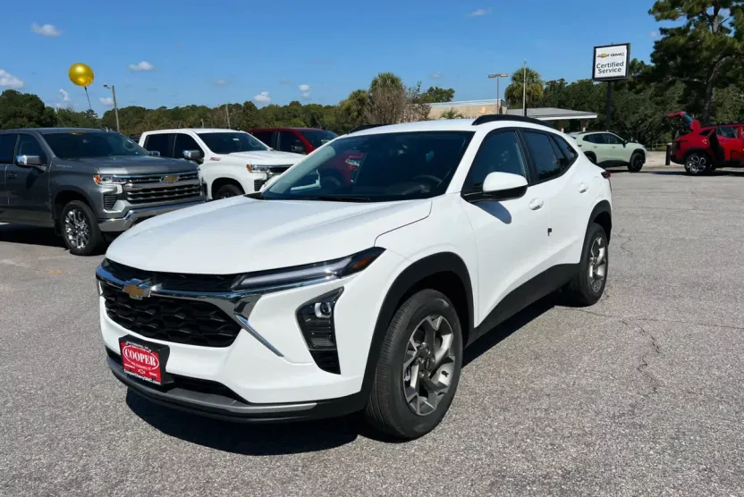 2025 Chevrolet Trax photo 1