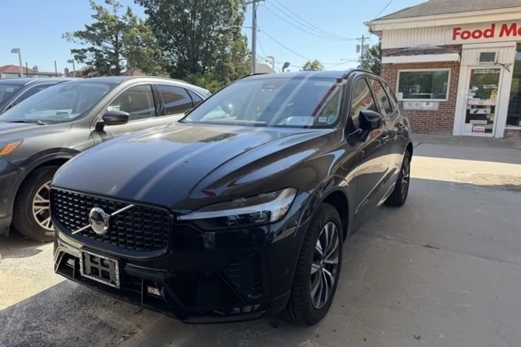 2025 Volvo XC60 B5 Core photo 1