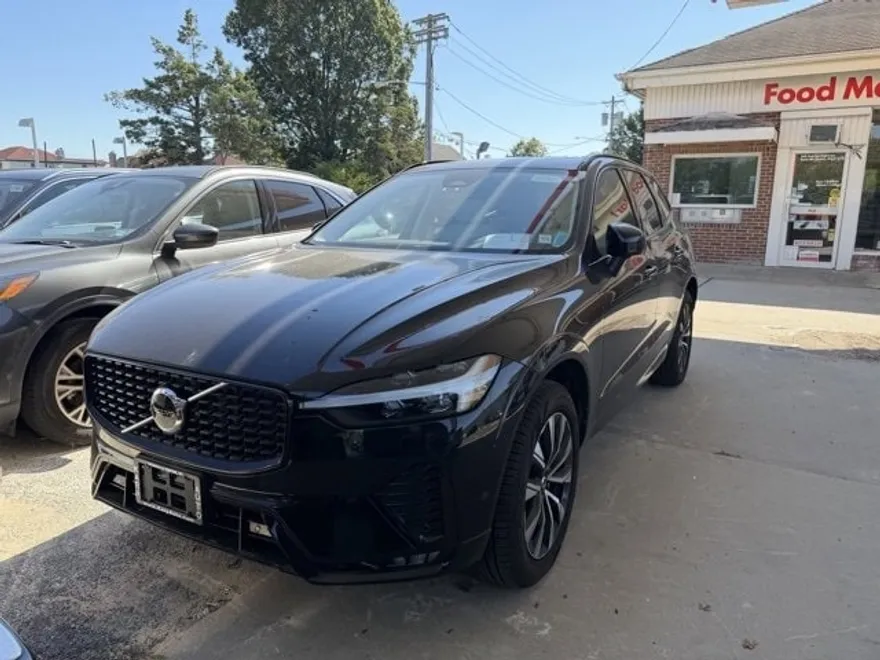 2025 Volvo XC60 B5 Core photo 1