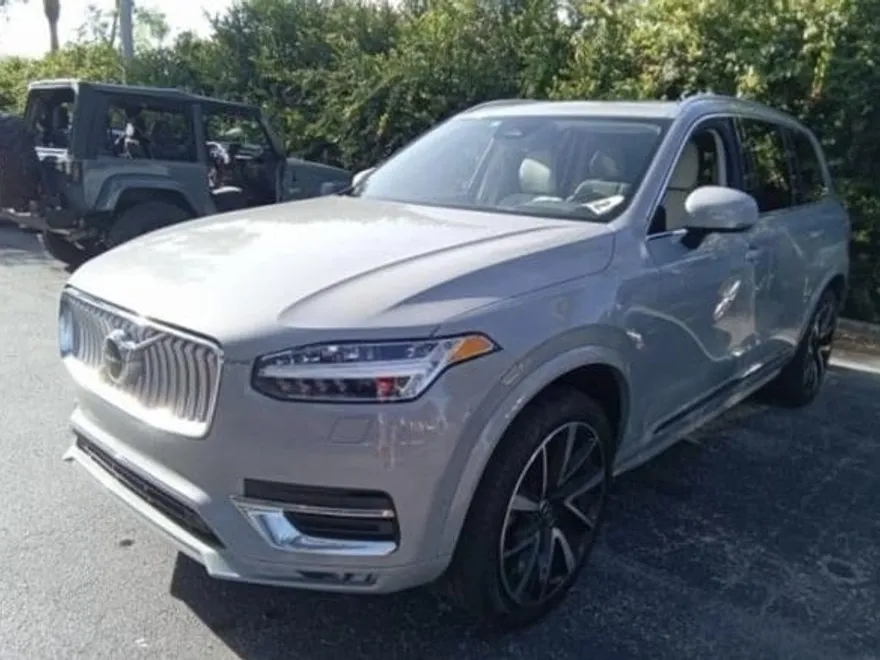 2023 Volvo XC90 B5 Core photo 1