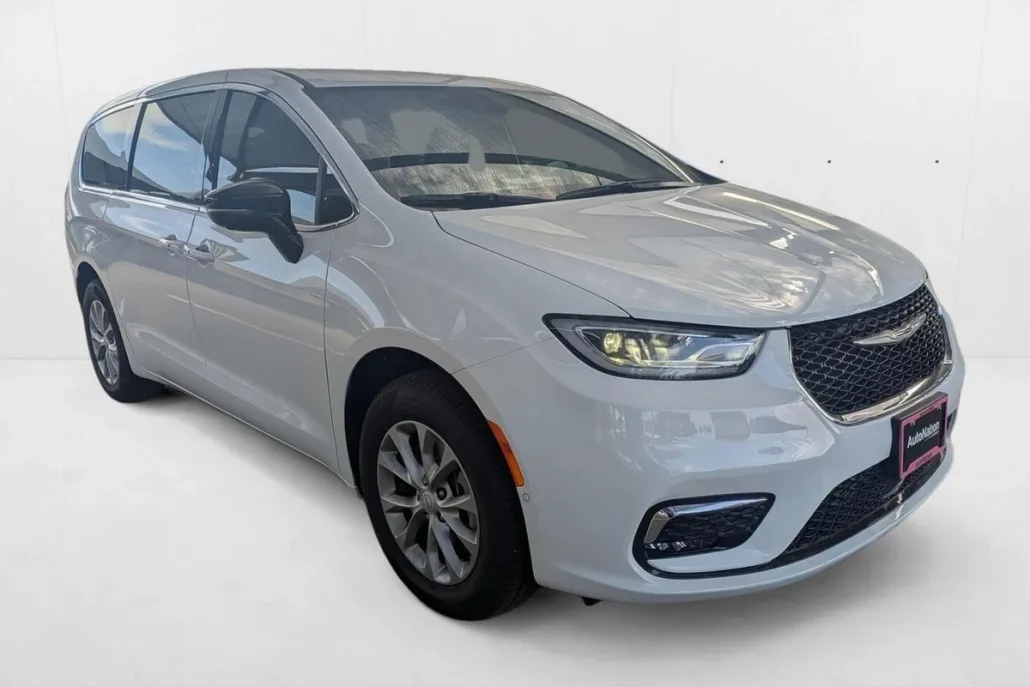 2025 Chrysler Pacifica photo 1