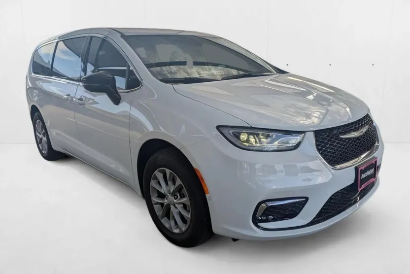 2025 Chrysler Pacifica photo 1