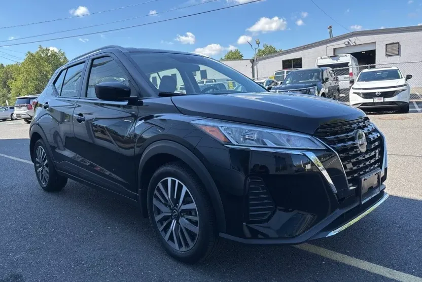 2024 Nissan Kicks SV photo 1